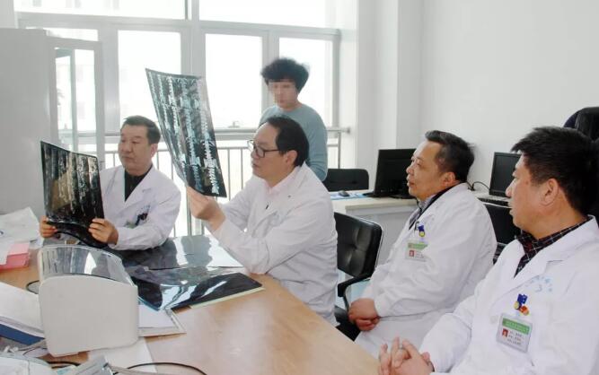 上海胸科医院副院长韩宝惠教授来院会诊
